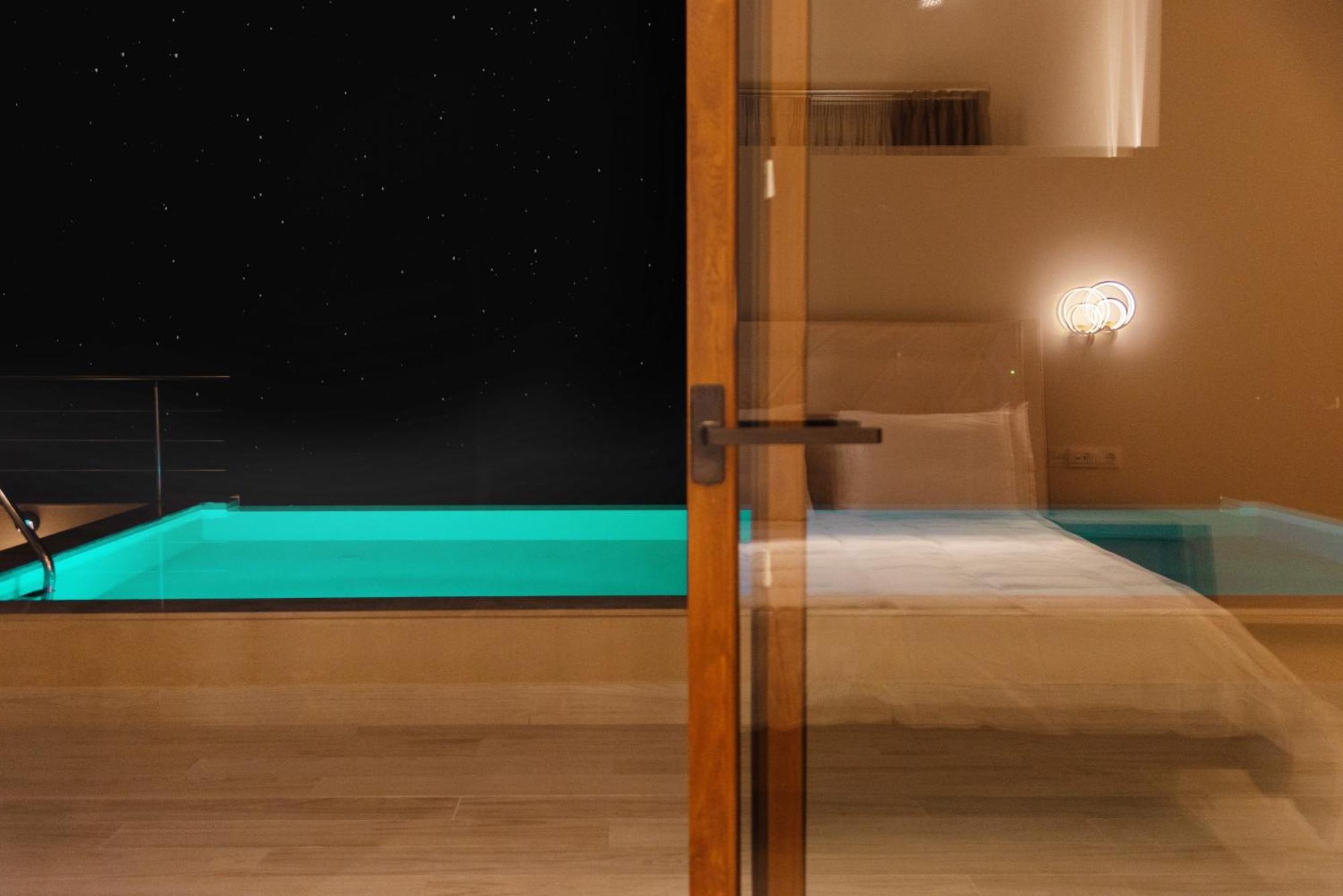 Villa Vasillis-Heated Swimming Pool With Infinity View Vitaládes Esterno foto