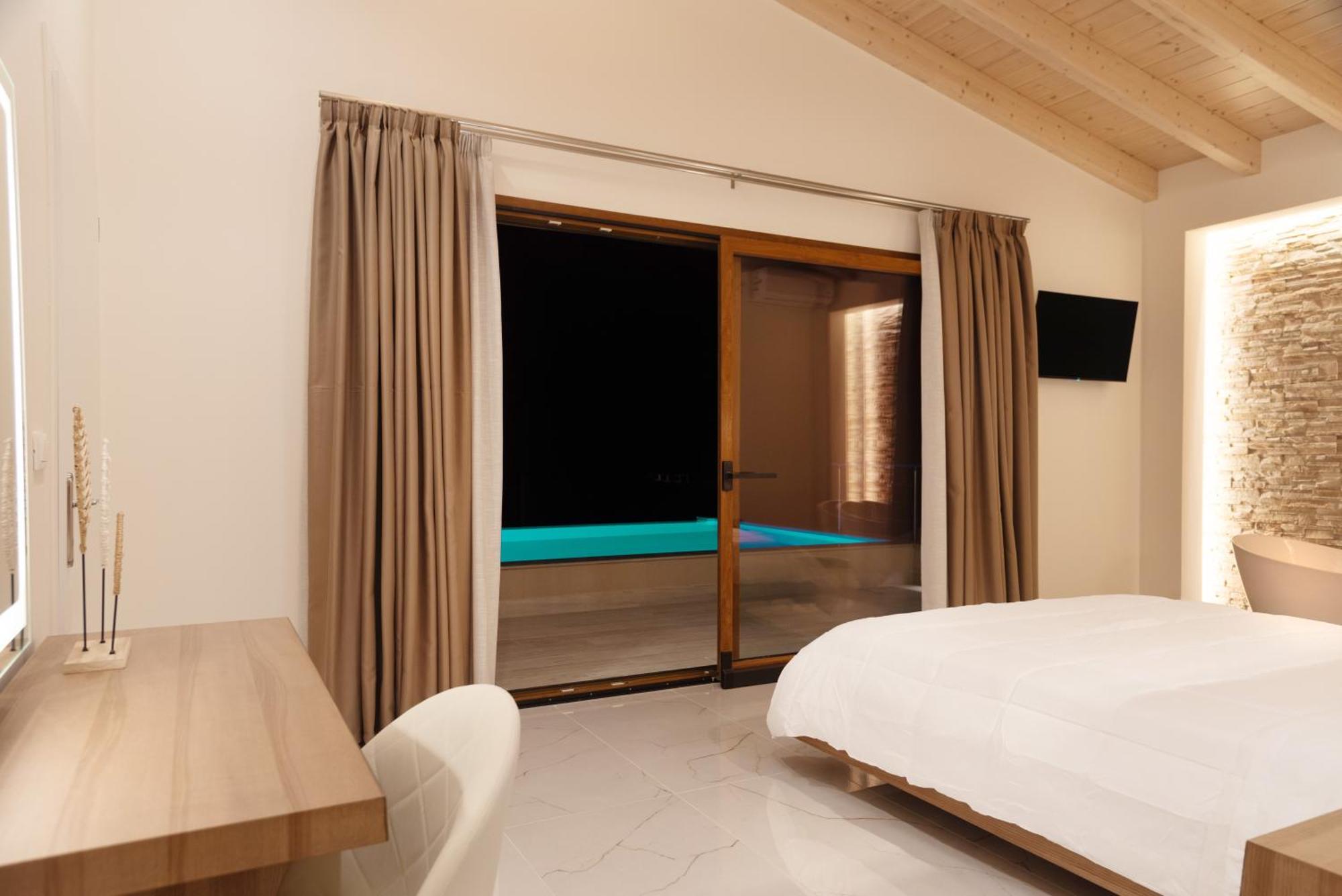 Villa Vasillis-Heated Swimming Pool With Infinity View Vitaládes Esterno foto