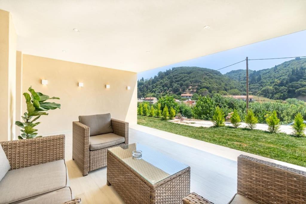 Villa Vasillis-Heated Swimming Pool With Infinity View Vitaládes Esterno foto