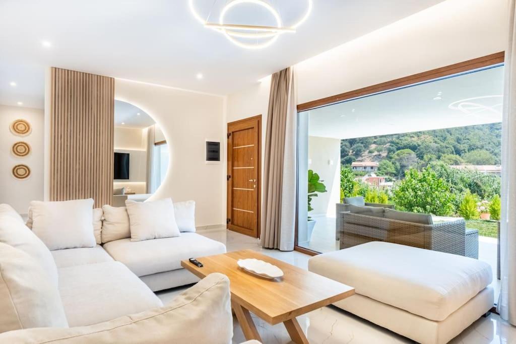 Villa Vasillis-Heated Swimming Pool With Infinity View Vitaládes Esterno foto